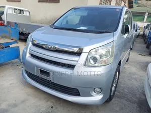 Toyota Noah 2009 Silver