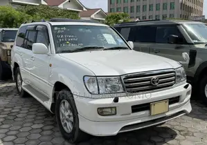 Toyota Land Cruiser 2004 White