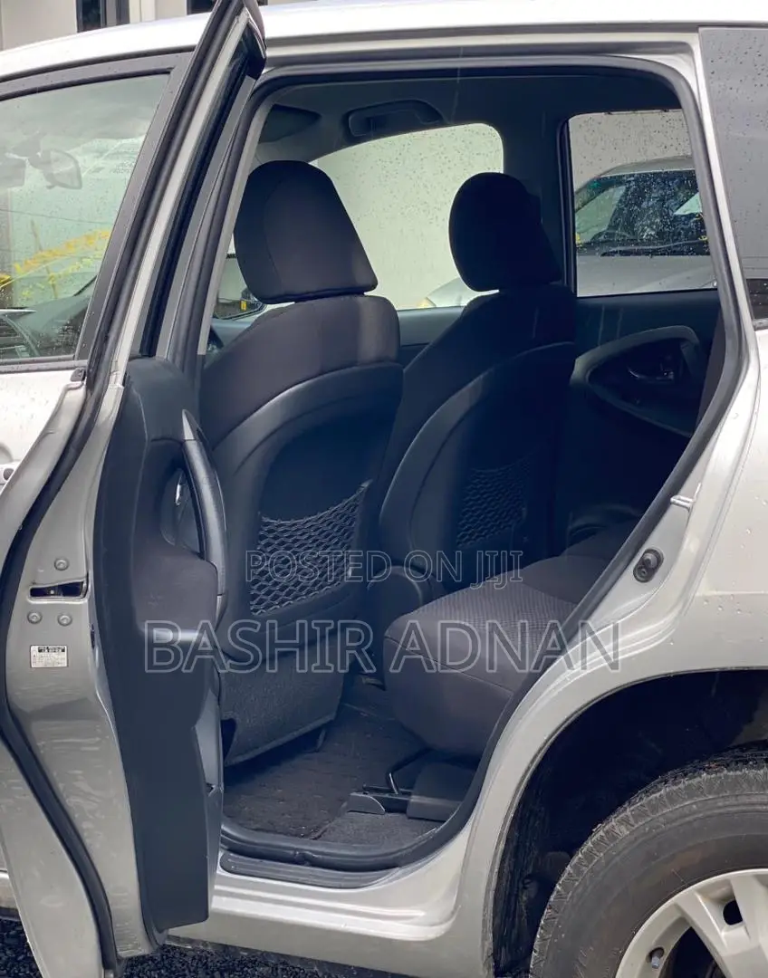 Toyota RAV4 2010 Silver