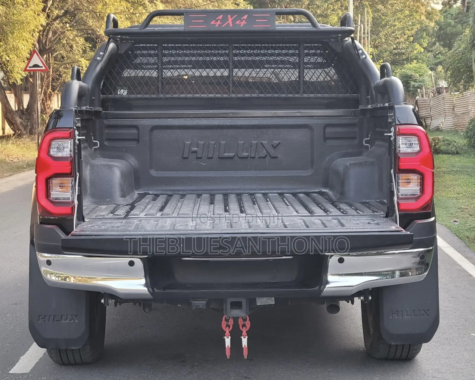 Toyota Hilux 2021 Black