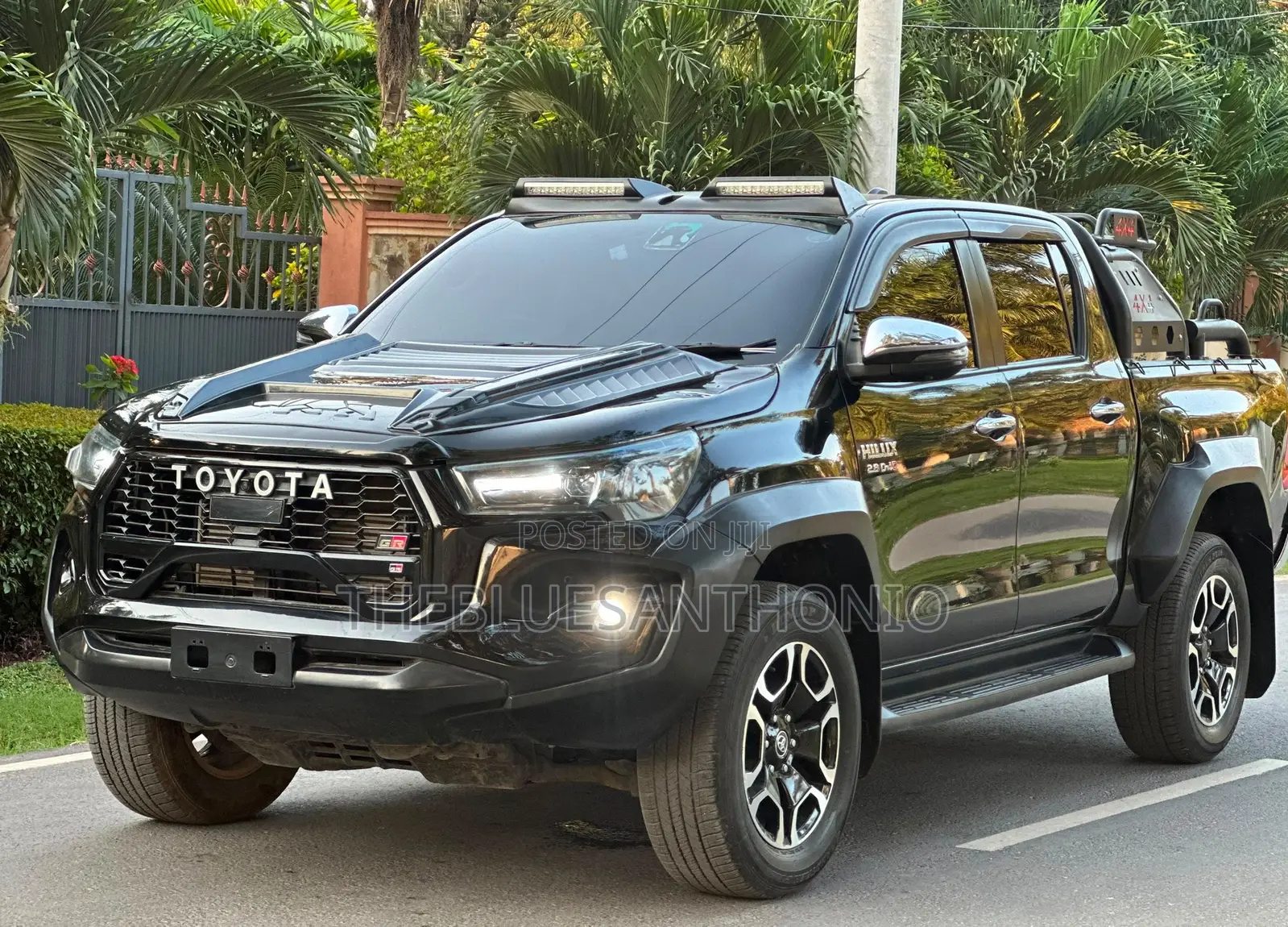 Toyota Hilux 2021 Black
