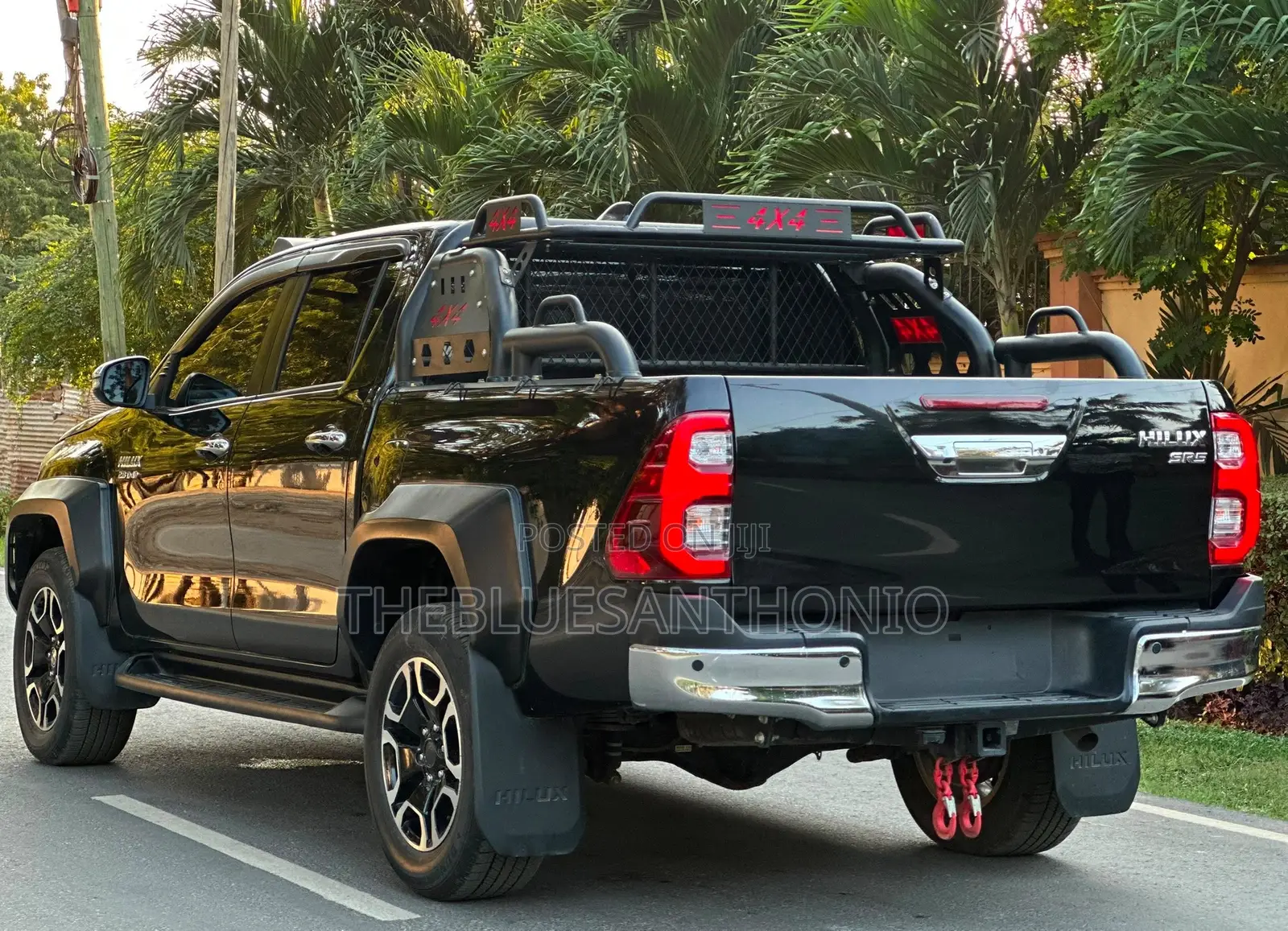 Toyota Hilux 2021 Black