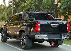 Toyota Hilux 2021 Black