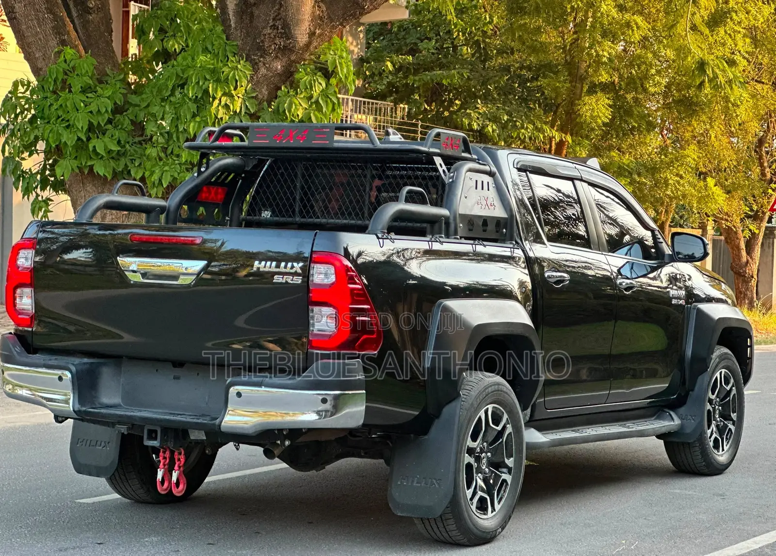 Toyota Hilux 2021 Black