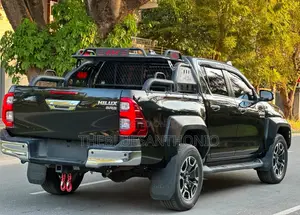Toyota Hilux 2021 Black