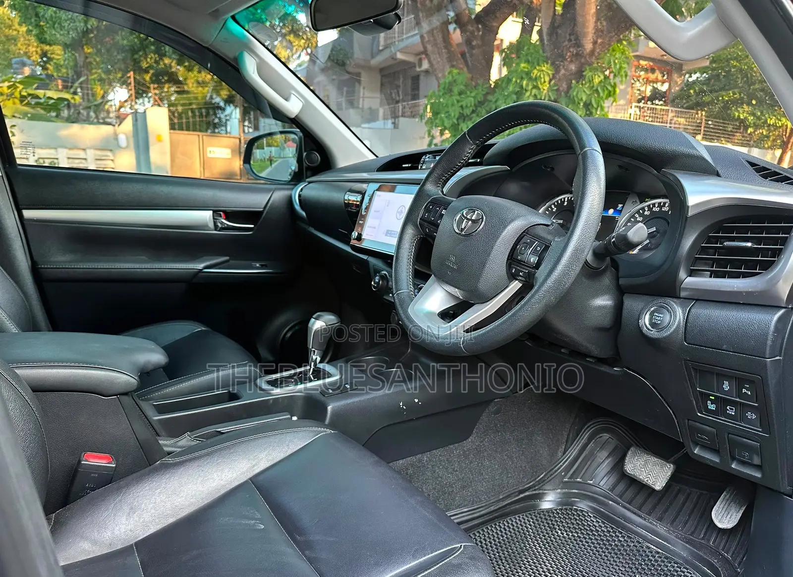 Toyota Hilux 2021 Black