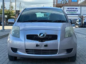 Toyota Vitz 2005 Silver