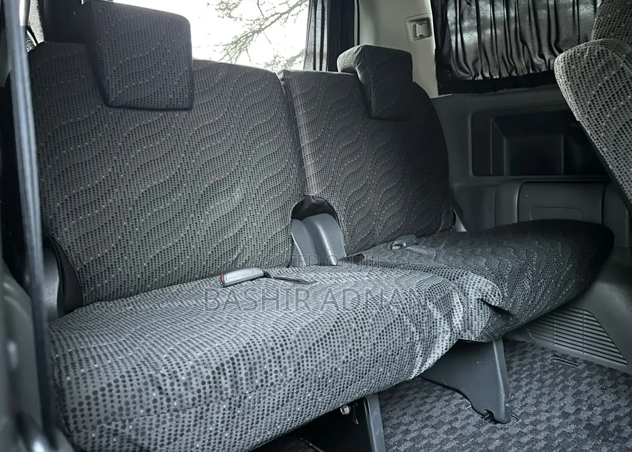 Toyota Noah 2.0 143hp FWD (7 Seater) 2008 Gray