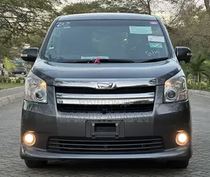 Toyota Noah 2.0 143hp FWD (7 Seater) 2008 Gray