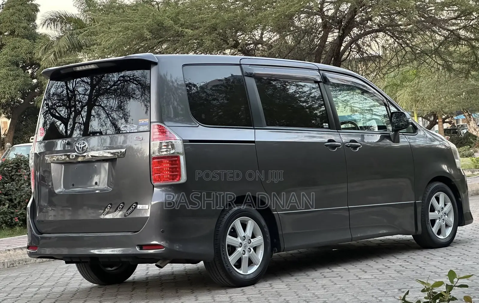 Toyota Noah 2.0 143hp FWD (7 Seater) 2008 Gray