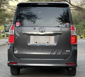 Toyota Noah 2.0 143hp FWD (7 Seater) 2008 Gray