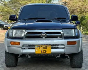 Toyota Hilux Surf 2000 Blue