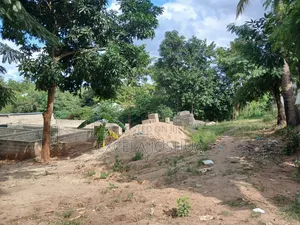 Kiwanja Kinauzwa Goba Mtaa Wa Muhimbili