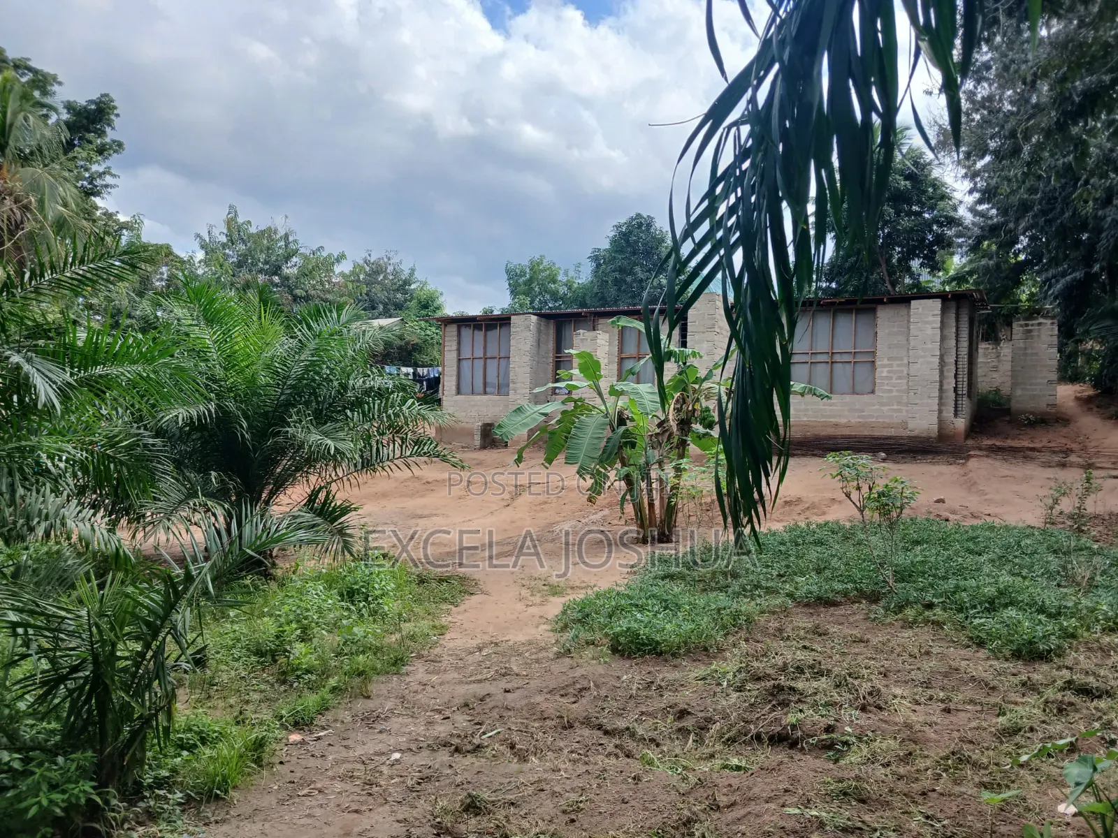 Kiwanja Kinauzwa Goba Mtaa Wa Muhimbili
