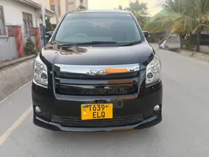 Toyota Noah 2010 Black