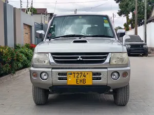 Mitsubishi Pajero 2000 Gray