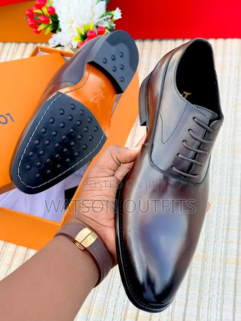 2 Colours Lv or Louis Vuitton Brand Men's Leather Shoes or Footwears