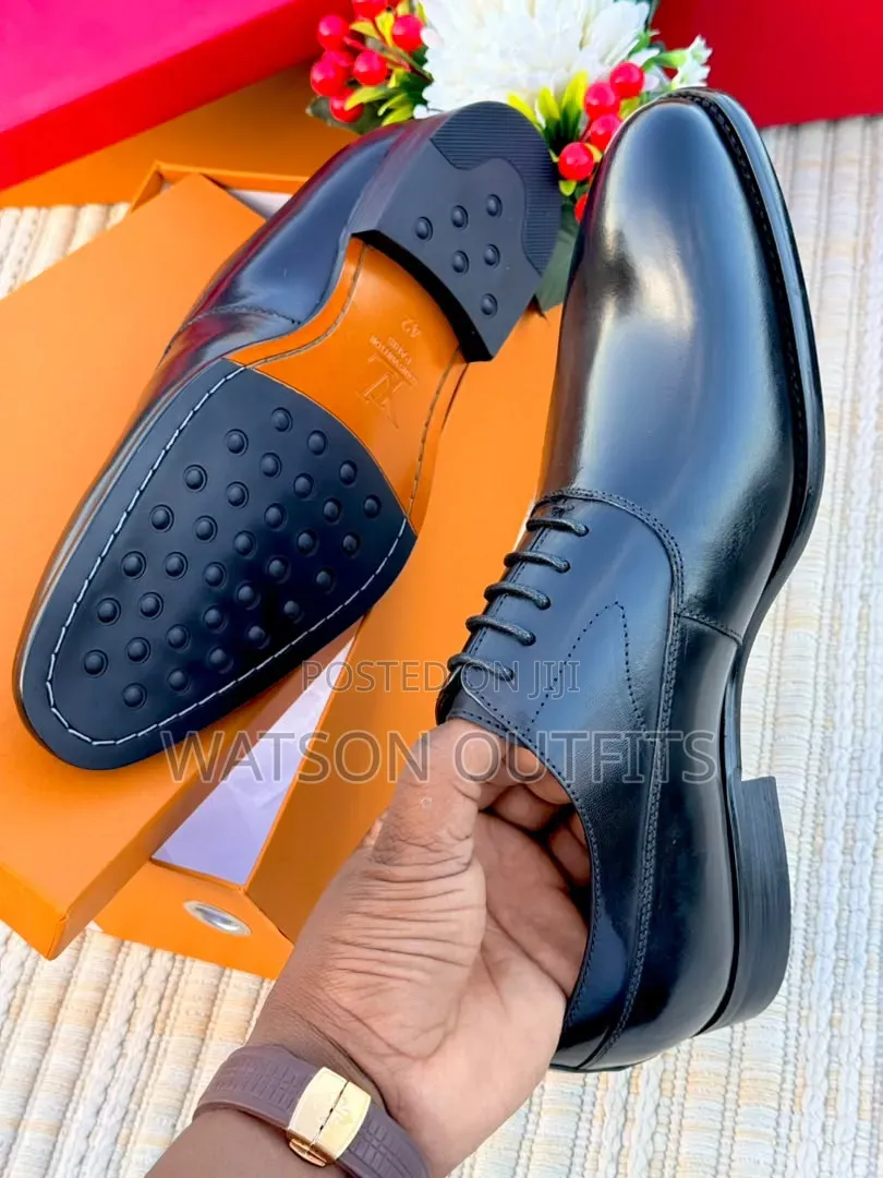 2 Colours Lv or Louis Vuitton Brand Men's Leather Shoes or Footwears