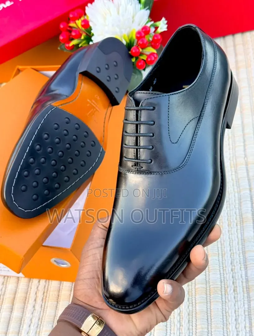 2 Colours Lv or Louis Vuitton Brand Men's Leather Shoes or Footwears