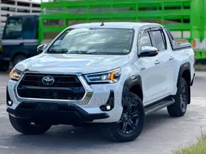 Toyota Hilux 2024 White