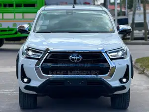 Toyota Hilux 2024 White