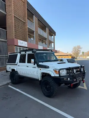 Toyota Land Cruiser 2018 White