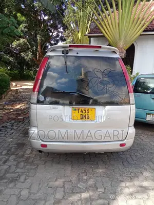 Toyota Noah 2001 Silver