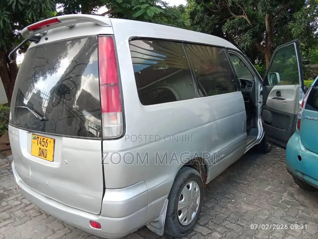 Toyota Noah 2001 Silver