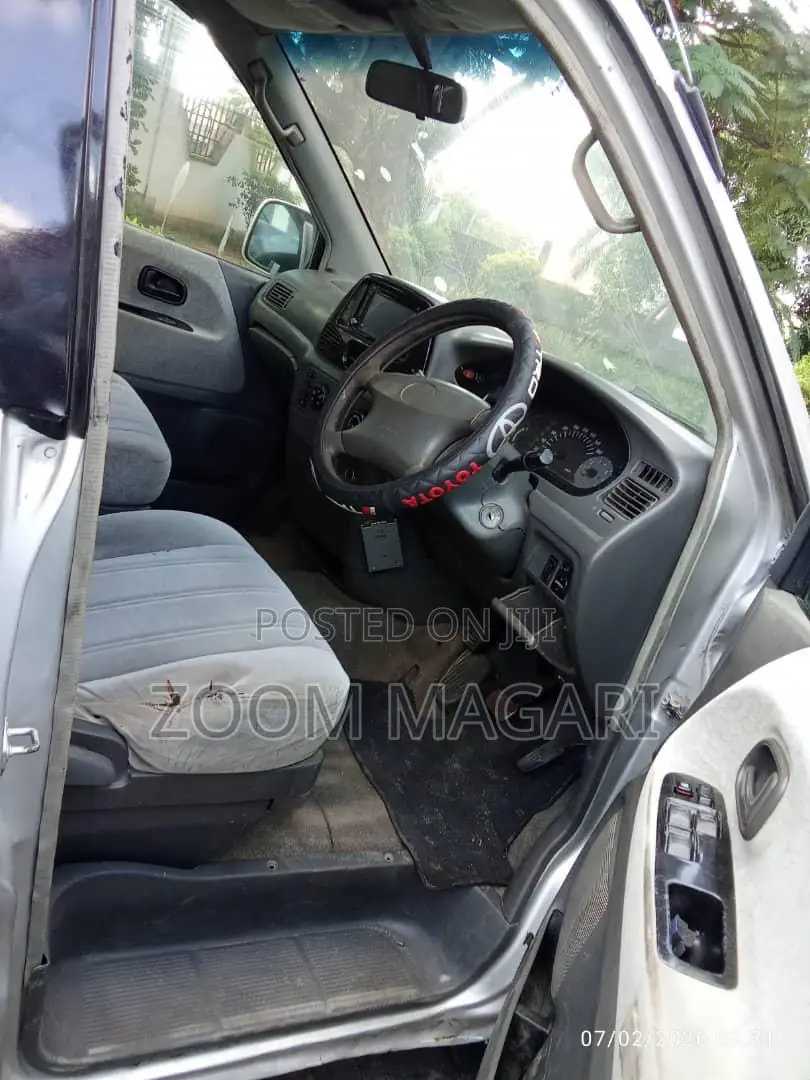 Toyota Noah 2001 Silver