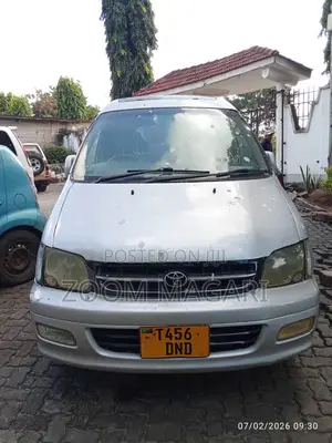 Toyota Noah 2001 Silver