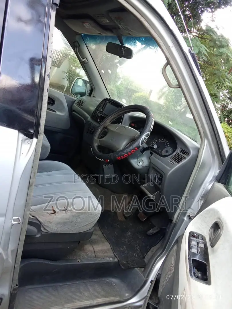 Toyota Noah 2001 Silver