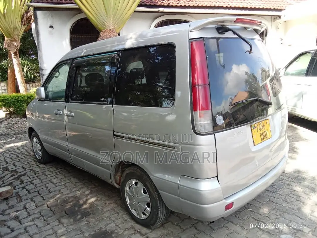 Toyota Noah 2001 Silver