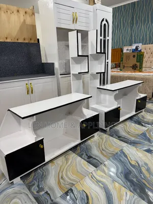 Showcase Color White and Black