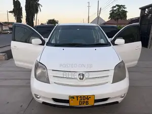 Toyota IST 2004 White