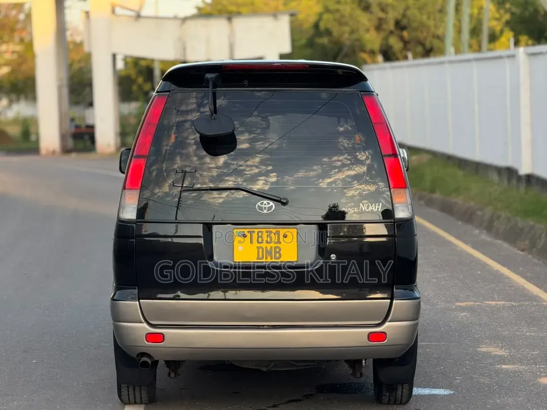 Toyota LiteAce Noah 2000 Black