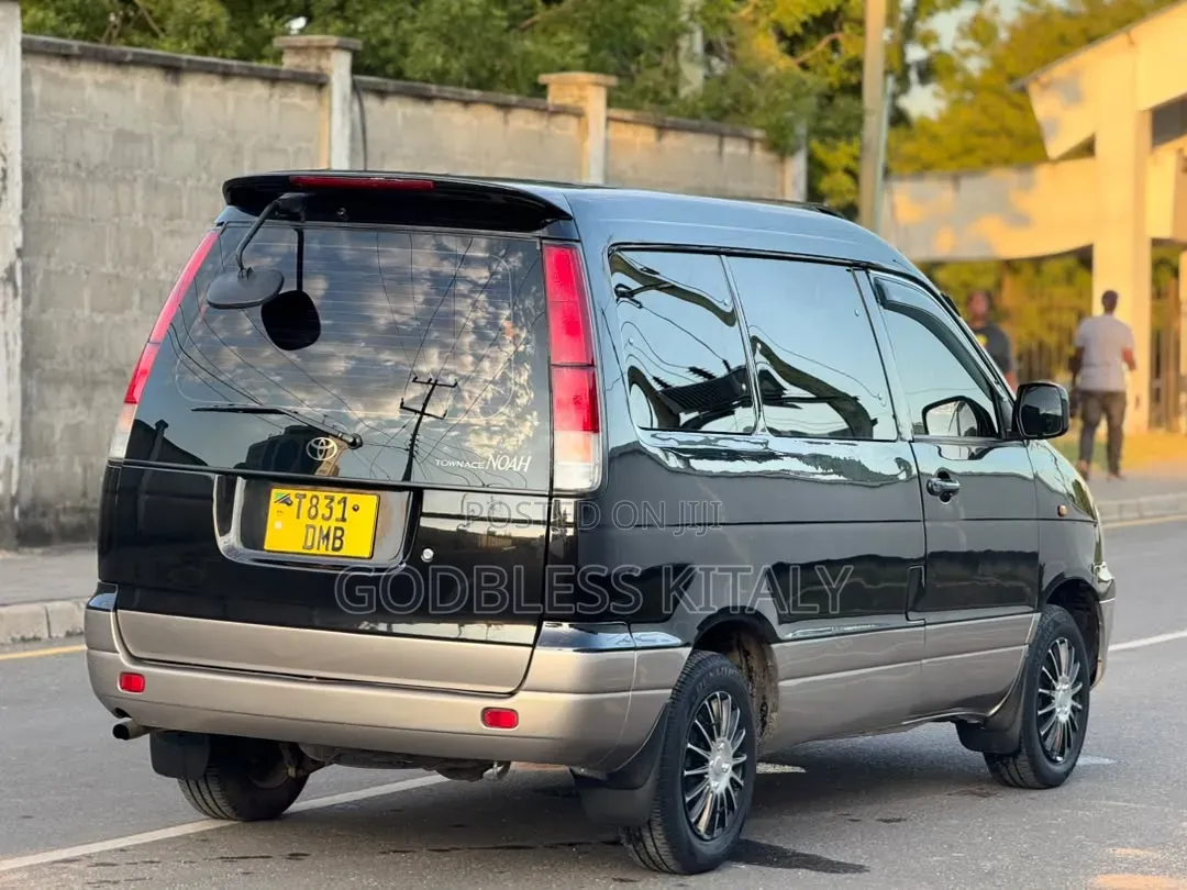 Toyota LiteAce Noah 2000 Black