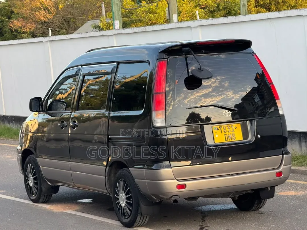 Toyota LiteAce Noah 2000 Black