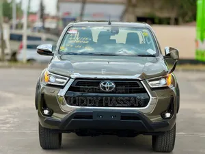 Toyota Hilux 2024 Beige