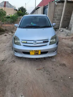 Toyota IST 2004 Silver