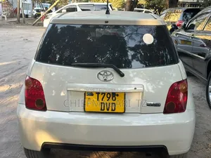 Toyota IST 2004 Pearl