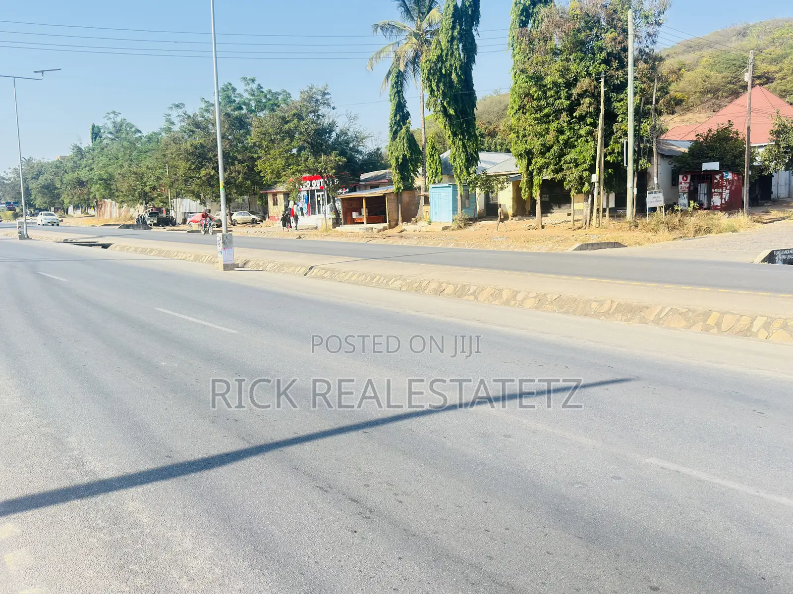 Eneo La Ukubwa Wa 30x30 Linauzwa Mwanza - Airport Road