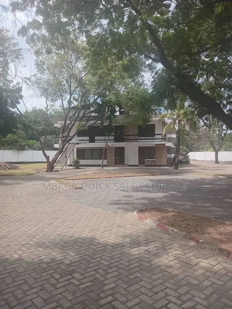 8bdrm House in Masaki for rent