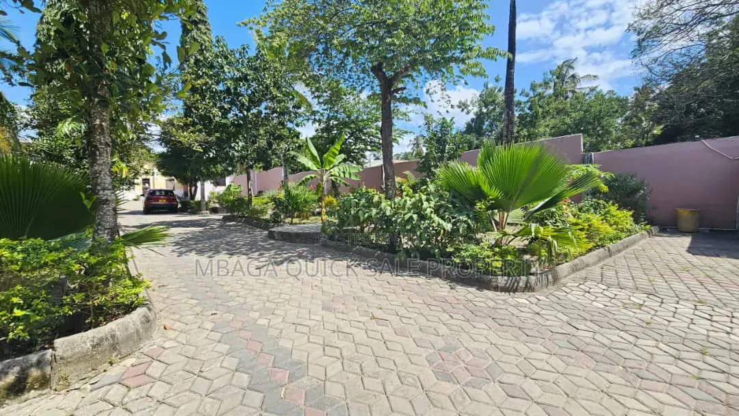 8bdrm House in Masaki for rent