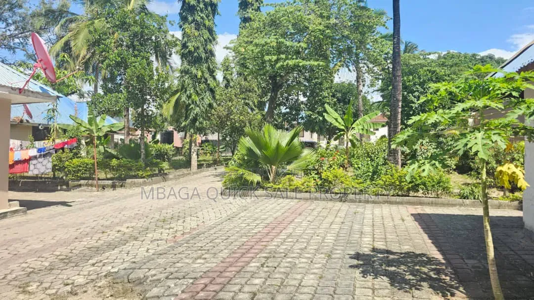 8bdrm House in Masaki for rent