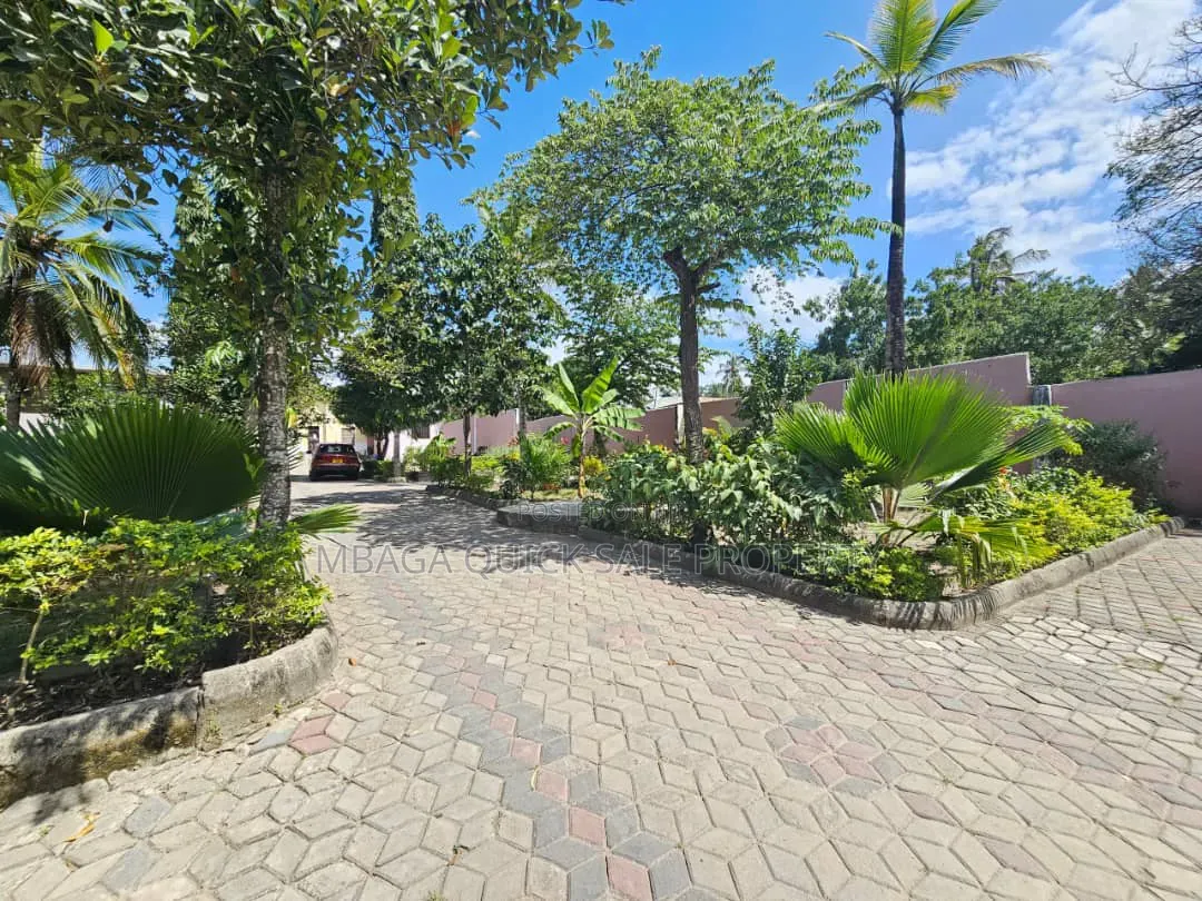 8bdrm House in Masaki for rent
