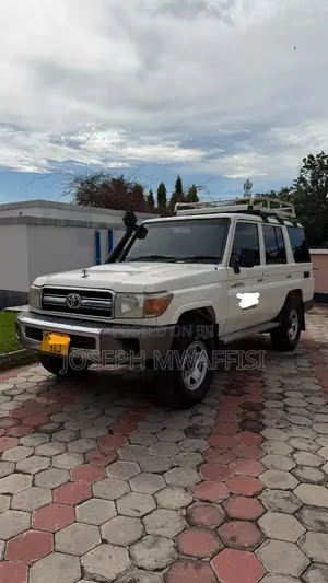Toyota Land Cruiser 2014 White