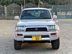Toyota Hilux Surf 2000 Silver