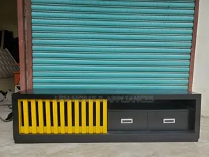 Showcase Color Black and Yellow