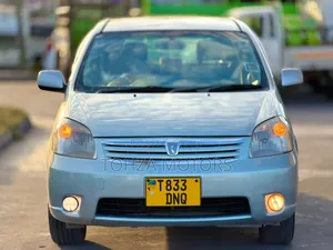 Toyota Raum 2005 Silver