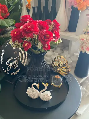 Maua Ya Ndani Ya Nyumba Na Vase
